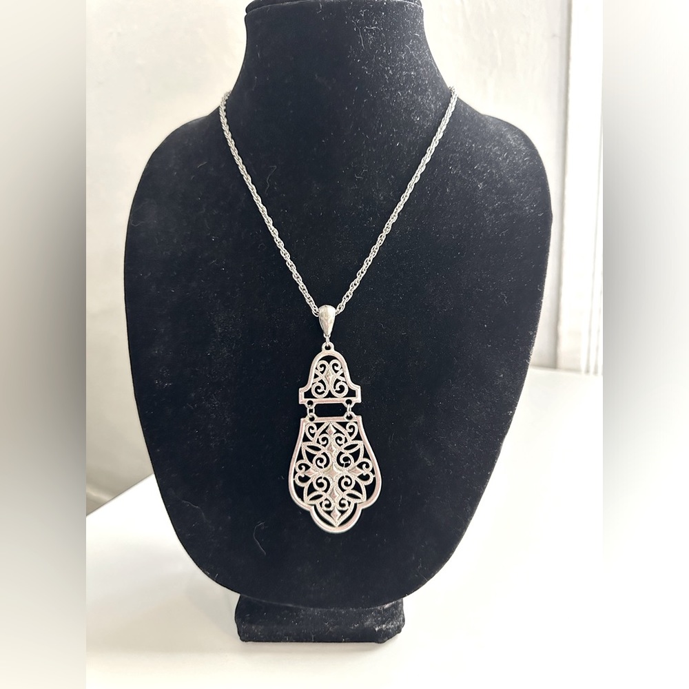 Mid century silver tone filigree large pendant necklace 🖤